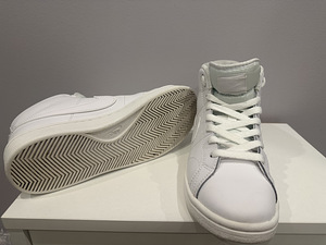 Женские кроссовки NIKE COURT ROYALE (2 фото из 5)