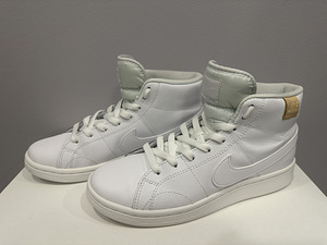 Женские кроссовки NIKE COURT ROYALE (3 фото из 5)