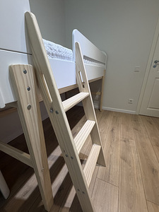 Продаётся кровать 90×200 см (3 фото из 3)