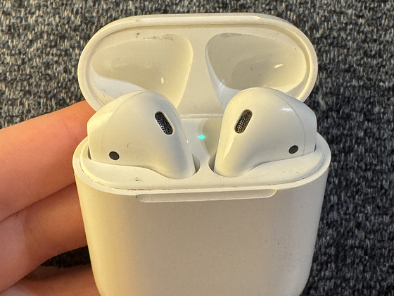 AirPods 2