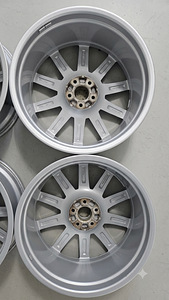 ​5x112 20"ET 33 Audi Q7/Q8 OEM Uueväärsed! (7 foto / 10)