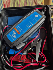 LiFePO4 аккумулятор 12,8V 20Ah и зарядное устройство Victron Blue Smart (1 фото из 6)