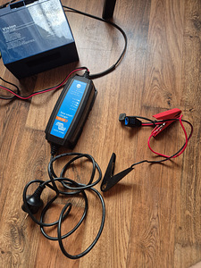 LiFePO4 аккумулятор 12,8V 20Ah и зарядное устройство Victron Blue Smart (4 фото из 6)