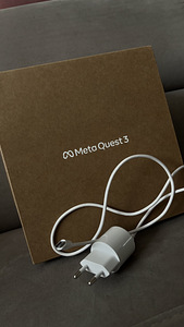 Oculus Quest 3 (5 foto / 5)