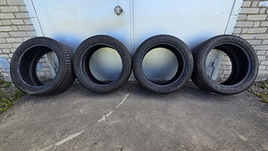 285/45 R20 Goodyear UltraGrip 8 lamellrehvid (~7mm) (3 foto / 10)