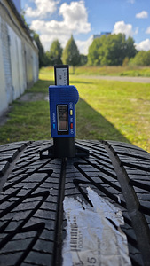 285/45 R20 Goodyear UltraGrip 8 lamellrehvid (~7mm) (5 foto / 10)