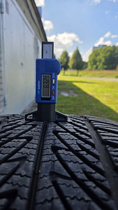285/45 R20 Goodyear UltraGrip 8 lamellrehvid (~7mm) (6 foto / 10)