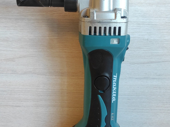 Makita DJN161 metallikäärid plekilõikur. Metallikäärid