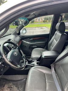 TOYOTA LAND CRUISER 120 (8 фото из 9)