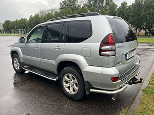 TOYOTA LAND CRUISER 120 (5 фото из 9)