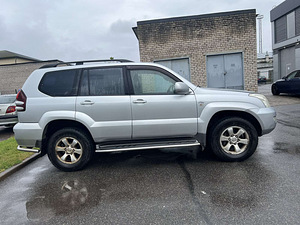 TOYOTA LAND CRUISER 120 (4 фото из 9)
