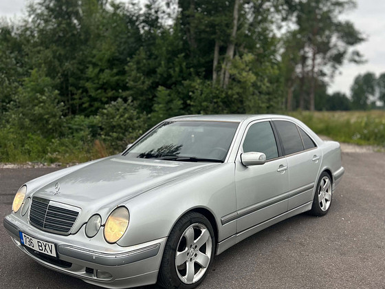 Mercedes-Benz W210