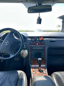 Mercedes-Benz W210 (6 фото из 8)