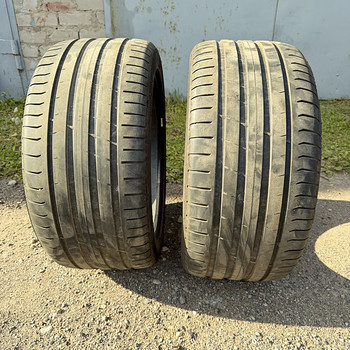275/40/19 Nokian