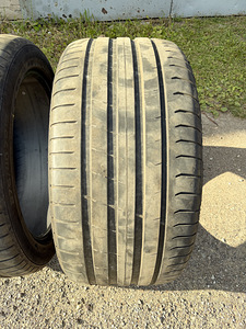 275/40/19 Nokian (3 фото из 4)