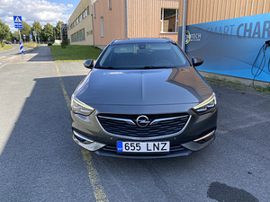 Opel Insignia (5 фото из 12)