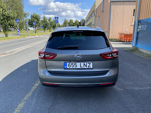 Opel Insignia (6 фото из 12)