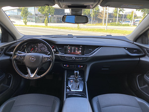 Opel Insignia (8 фото из 12)