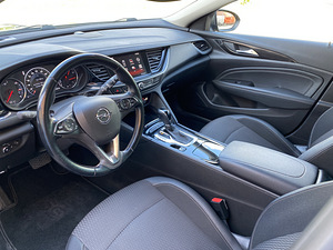 Opel Insignia (11 фото из 12)