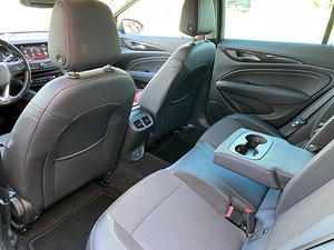 Opel Insignia (12 фото из 12)