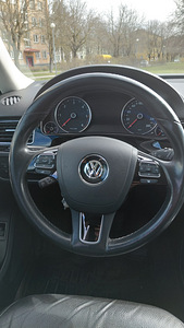 Volkswagen Touareg (7 фото из 14)