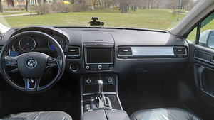 Volkswagen Touareg (8 фото из 14)
