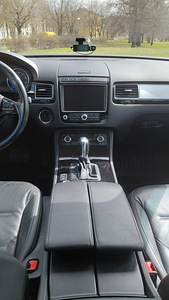 Volkswagen Touareg (6 фото из 14)