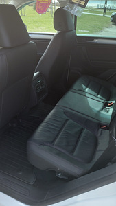 Volkswagen Touareg (12 фото из 14)