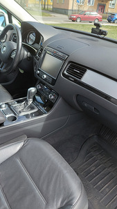 Volkswagen Touareg (13 фото из 14)