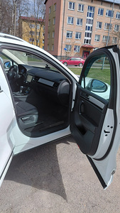 Volkswagen Touareg (14 фото из 14)