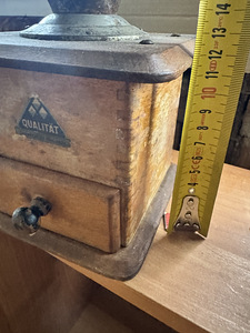 Kaks vintage puidust käsikohviveskit (6 foto / 10)