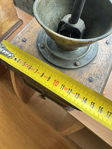 Kaks vintage puidust käsikohviveskit (7 foto / 10)