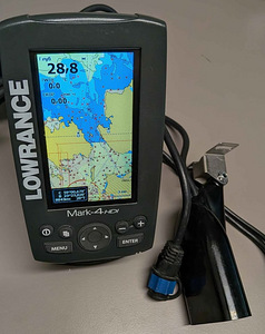 4" Lowrance kajalood Navionics kaardiga (1 foto / 3)