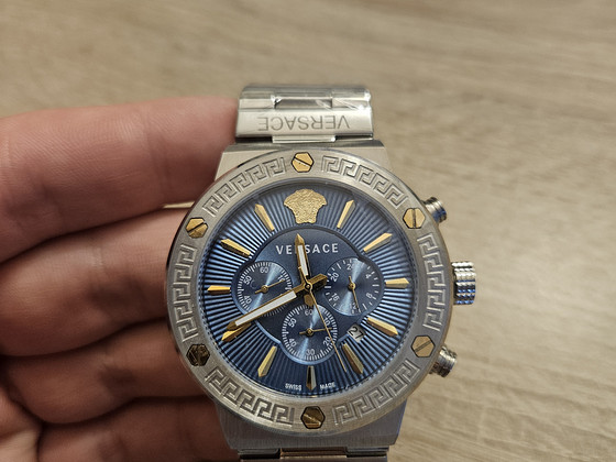 Продаются наручные часы Versace
