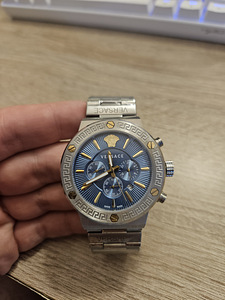 Продаются наручные часы Versace (1 фото из 3)