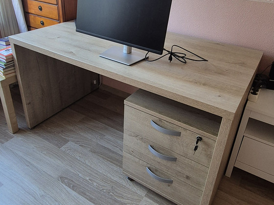 Kirjutuslaud 1400x800 ja ratastel sahtlikapp 480x490x580