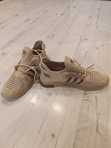 Кроссовки Adidas / Новые (2 фото из 4)