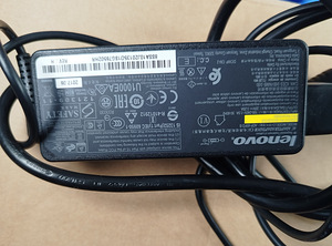 Lenovo Thinkpad 65 Bт (2 фото из 2)
