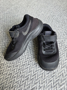 Детские кроссовки Nike, р. 28 (1 фото из 6)
