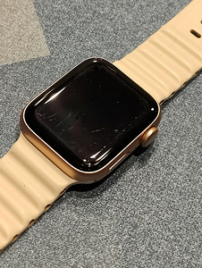 Apple Watch SE (2022) - 38mm (1 фото из 4)