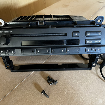 BMW originaal autoraadio CD mängijaga + lisasahtel