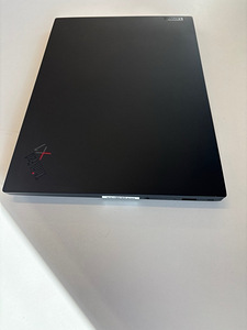 Lenovo ThinkPad X1 Carbon Gen 10 (3 фото из 3)