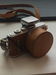 Olympus PEN E-PL8 (1 фото из 3)