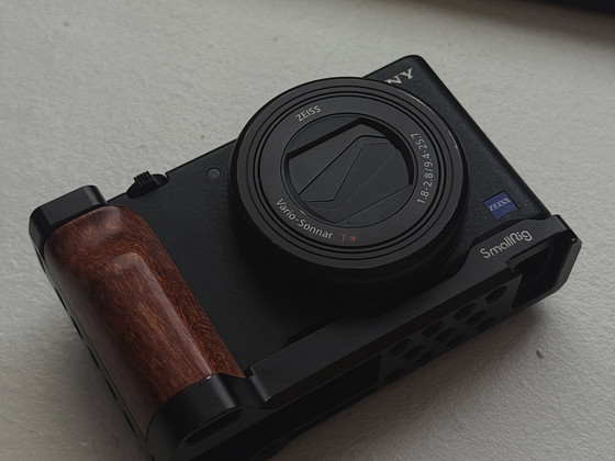 Sony ZV-1 + рукоятка SmallRig
