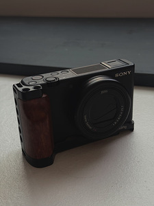 Sony ZV-1 + рукоятка SmallRig (1 фото из 2)