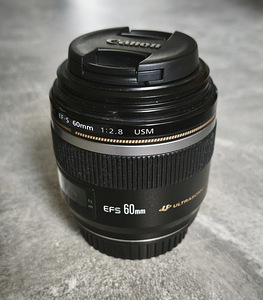 Canon EF-s 60 мм 1:2,8 USM Macro (1 фото из 6)