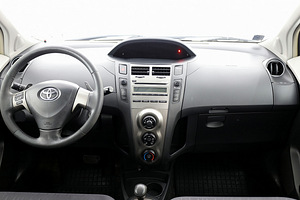 Toyota Yaris Linea Sol Facelift ATM 1.3 74kW (5 фото из 9)