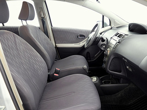 Toyota Yaris Linea Sol Facelift ATM 1.3 74kW (6 фото из 9)