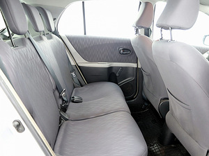 Toyota Yaris Linea Sol Facelift ATM 1.3 74kW (7 фото из 9)