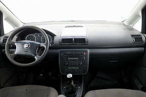 SEAT Alhambra Comfortline Facelift 1.9 TDI 85kW (5 фото из 8)